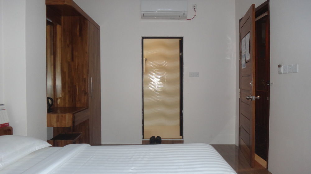 Chit Sayar Hotel Yangon Esterno foto
