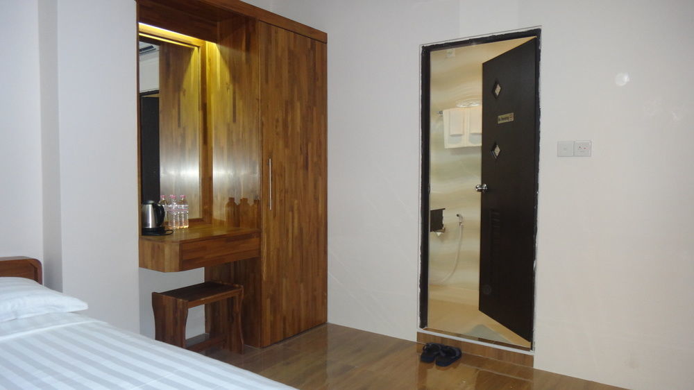 Chit Sayar Hotel Yangon Esterno foto